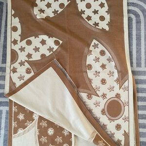 🛍️ Elegant BOUGIE Tan and Cream Women's Scarf 🛍️ NWT